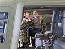 P�edseda Sen�tu Jaroslav Kubera si prohl�� vojensk� vrtuln�ky na z�kladn� v...