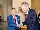 Prezident Milo� Zeman v�t� na Pra�sk�m hrad� p�edsedu Sen�tu Jaroslava Kuberu....