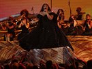 Zpěvačka Lizzo otevírá slavnostní ceremoniál předávání cen Grammy 2020.