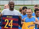 Legendární basketbalista Kobe Bryant dostal od kapitána fotbalist Barcelony...