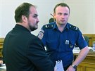 Obvinný Martin Vosyka (vlevo) pichází 22. ledna 2020 k jednání Krajského...