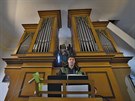 Petr Vt z mojsk farnosti se sna zachrnit historick kosteln varhany,...