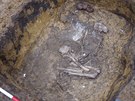 Archeologům se podařilo při průzkumu předpolí lomu Vršany odkrýt čtyři hroby...