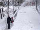 Kanadská armáda odstraňuje sníh, který hustě napadl na východním pobřeží. (20....