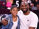 Kobe Bryant a jeho dcera Gianna na snímku z Utkání hvzd WNBA 2019