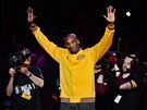Kobe Bryant zdraví fandy LA Lakers.