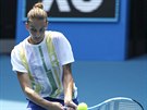 Karolína Plíková trénuje ped startem Australian Open.