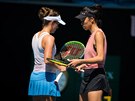 Barbora Strýcová (vlevo) a Sie u-wej na Australian Open