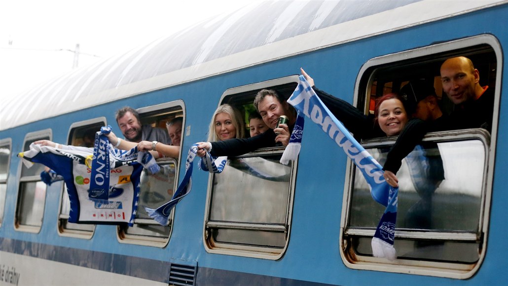 Kometa vyjela do Pardubic expresem, fanouškům jízdenky losovala