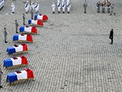 Francouzsk prezident Emmanuel Macron uctil pamtku 13 vojk, kte zemeli...