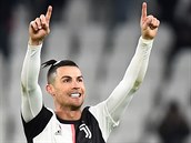 Cristiano Ronaldo z Juventusu se raduje z glu proti Parm. Nelze si nevimnout...