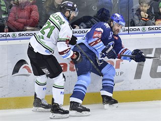 Jakub Klepiš z Mladé Boleslavi a Jaromír Jágr z Kladna.