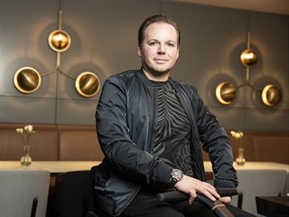 Šéfkuchař Marco Simonis ukazuje, že z invalidního křesla se dá uvařit všechno.
