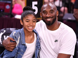 Kobe Bryant a jeho dcera Gianna na snímku z Utkání hvězd WNBA 2019