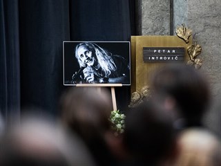 Poslední rozloučení s frontmanem kapely Bluesberry Petarem Introvičem (21....