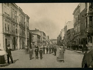 Saská Kupa (dnes Hlavní třída) v první polovině 20. let 19. století, kdy se...