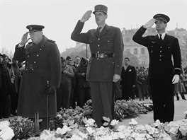 Premir Winston Churchill (tet zprava) a generl Charles De Gaulle (druh...