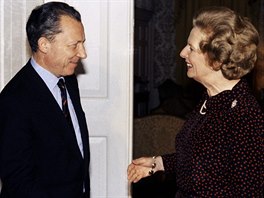 Premirka Margaret Thatcherov a pedseda Evropsk komise Jacques Delors pi...