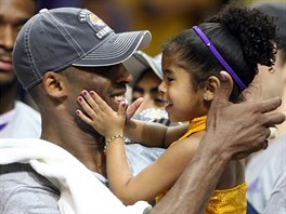 Kobe Bryant s dcerou Giannou v roce 2009.