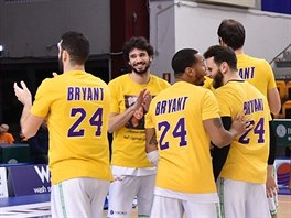 Basketbalisté Sassari si připomínali Kobeho Bryanta.