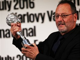 Jean Reno pevzal Cenu prezidenta festivalu (4. ervence 2016).