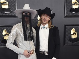 Orville Peck a Diplo na cenách Grammy (Los Angeles, 26. ledna 2020)