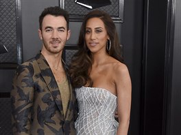 Kevin Jonas a Danielle Jonasová na cenách Grammy (Los Angeles, 26. ledna 2020)