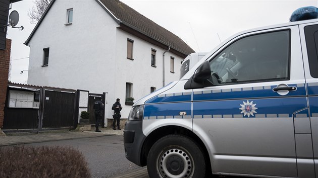 Nmet policist ped budovou v Erfurtu (23. ledna 2020)