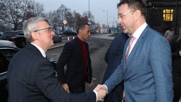 Karel Havlek (vlevo) pebr od odvolanho ministra dopravy Vladimra Kremlka resort dopravy. (24. ledna 2020)