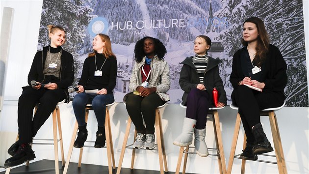 Skupina klimatických aktivistek v Davosu. (24. ledna 2020)