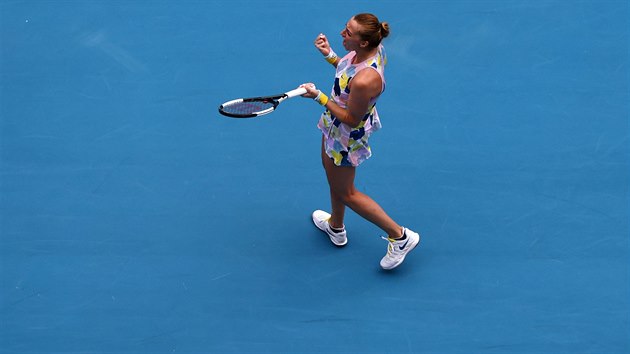 Petra Kvitová slaví postup do třetího kola Australian Open.