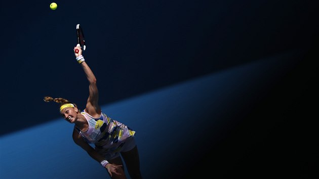 Petra Kvitová servíruje ve třetím kole Australian Open.