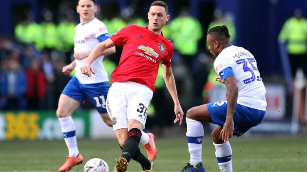 Nemanja Mati z Manchesteru United pihrv v utkn proti Tanmere Rovers.