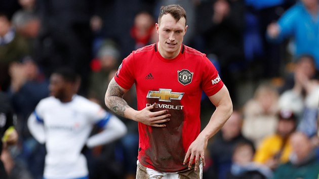 Obrnce Phil Jones (Manchester United) se vyvlel v trvnku tetiligovch parametr v utkn FA Cupu proti Tranmere Rovers.