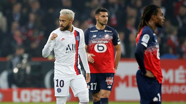 Neymar z Paris St. Germain slav gl proti Lille.