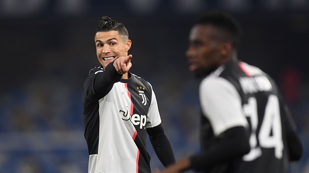 Cristiano Ronaldo (Juventus) diriguje sv spoluhre.