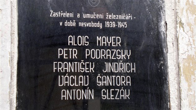 Jiří Suchomel by rád obnovenou pamětní desku představil veřejnosti letos v říjnu, tedy 72 let od jejího původního odhalení.