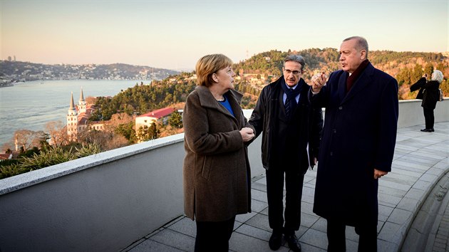Tureck prezident Recep Tayyip Erdogan se v Istanbulu seel s nmeckou kanclkou Angelou Merkelovou. (24. ledna 2020)