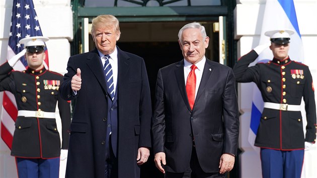 Americk prezident Donald Trump v Blm dom pijal izraelskho premira Benjamina Netanjahua. (27. ledna 2020)
