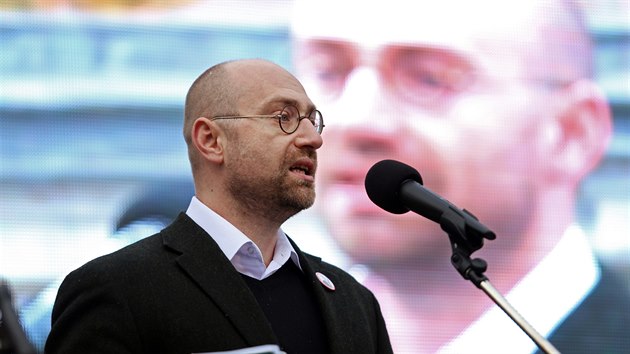 Sociolog Petr Hampl za Blok proti islmu. Vystoupen na brnnsk demonstraci na nmst Svobody. (28. jna 2015)