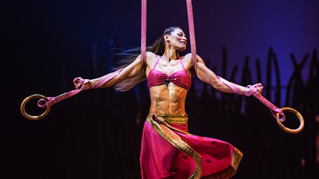 Vystoupen Elizabeth Cauchois na pedstaven Cirque du Soleil