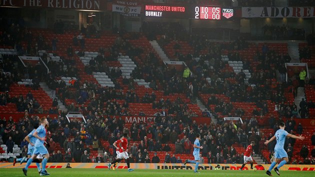 Pohled na prodl tribuny v zvru ligovho zpasu Manchester United - Burnley.