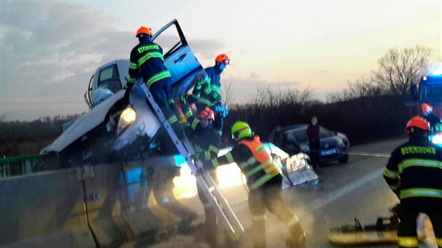 Hasii museli auto nejdve zajistit, pak mohli zat vyproovat idie.