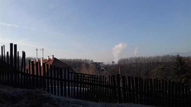 Tribuna autodromu je v dohledu obytnch dom.