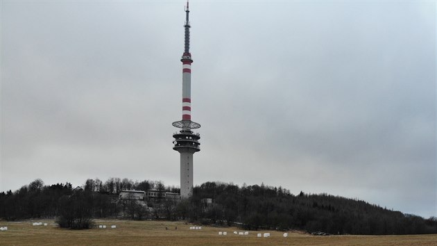 Z vyslae pobl Dna (na snmku) i vyslae Jedlk u Chomutova se 30. ledna ped plnoc pestane it signl esk televize ve formtu DVB-T a lid v kraji jej budou muset naladit v novm formtu DVB-T2.