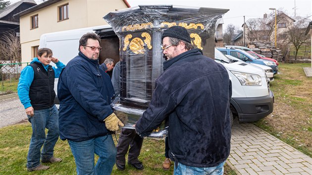 Instalace nov kazatelny v mskokatolickm kostele Sv. M Magdaldy v Jasenn.