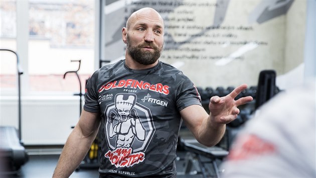 Trenr MMA bojovnk Petr Kne.