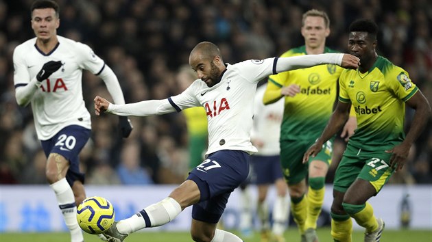 Lucas Moura z Tottenhamu stl na branku Norwiche.