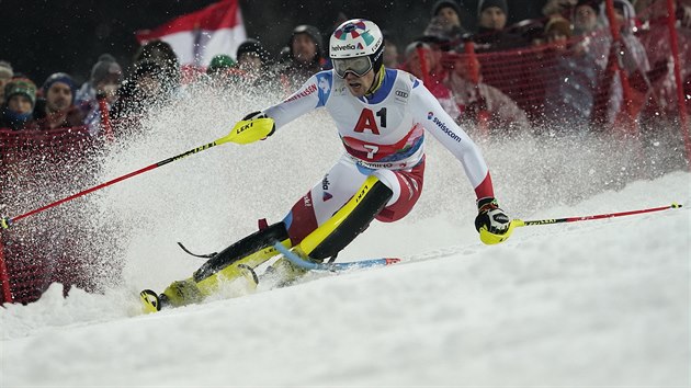 Švýcarský lyžař Daniel Yule na trati slalomu v  Schladmingu.