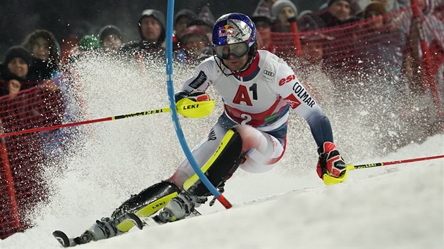 Francouzský lyžař Alexis Pinturault na trati slalomu ve Schladmingu.
